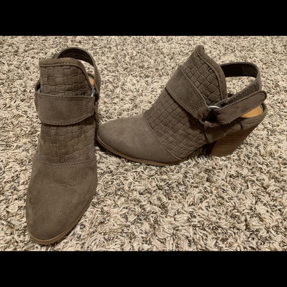 Universal Thread Booties